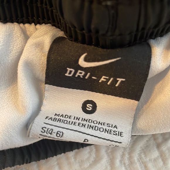 Nike Dri- Fit Georgia Shorts - S (4-6) - Picture 6 of 6